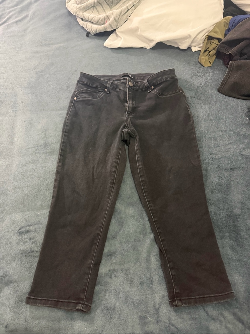 Straight-Leg Capri Black Women’s Jeans — Everyday Essential